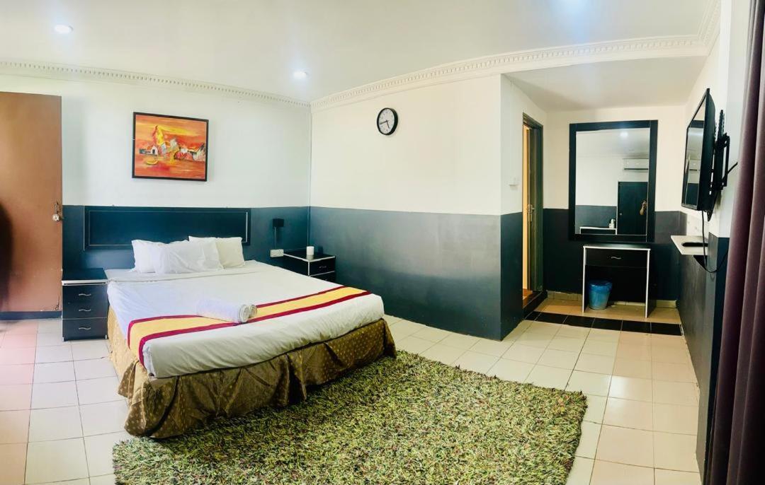 Green Town Hotel And Resort 波德申 外观 照片